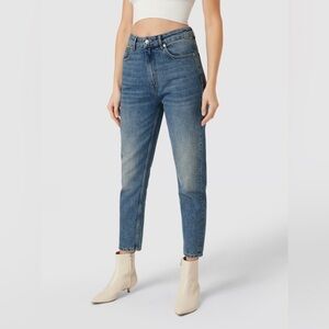 BOSS “Diana” high rise jeans size 26